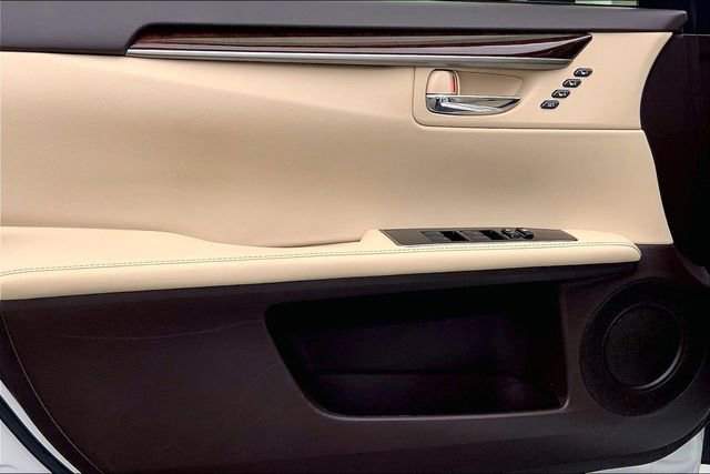 Used 2016 Lexus ES 350 350 w/ Luxury Package w/Wood Trim image 18