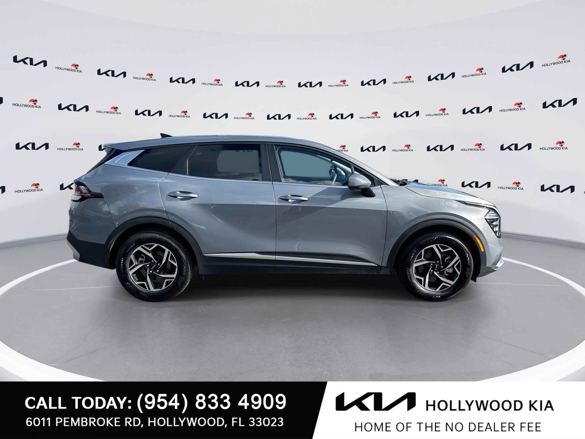 Used 2025 Kia Sportage LX FWD image 9