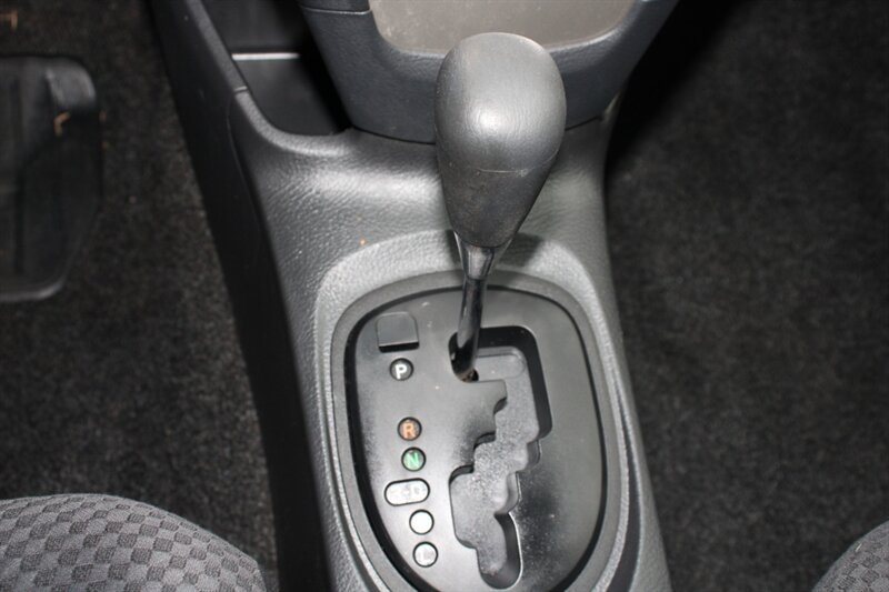 Used 2008 Toyota Yaris Sedan w/ Convenience Pkg FWD image 8