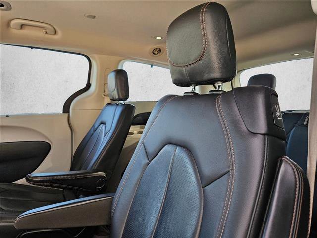Used 2020 Chrysler Pacifica Touring-L image 20