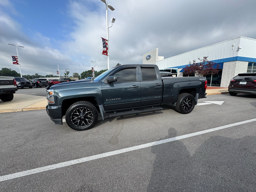 Used 2017 Chevrolet Silverado 1500 LT w/ True North Edition AWD/4WD image 5