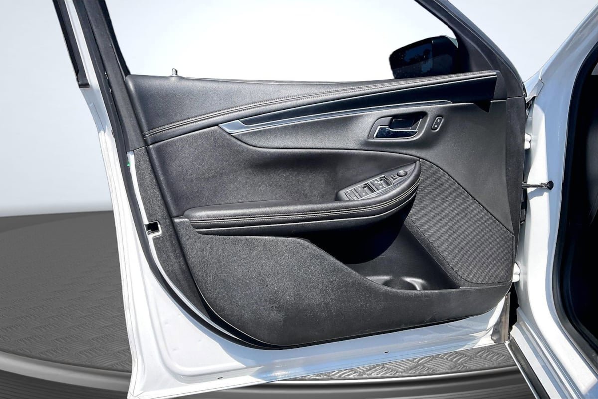 Used 2019 Chevrolet Impala LT image 23