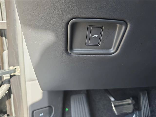 Used 2025 Land Rover Range Rover SV AWD/4WD image 26
