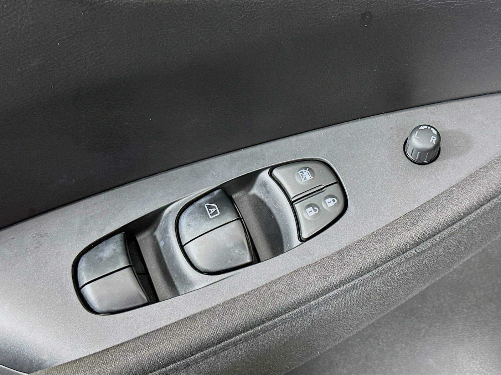 Used 2015 Nissan Leaf S w/ Charge Package image 18