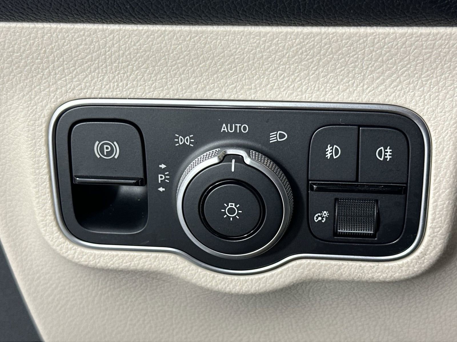 Used 2025 Mercedes-Benz GLB 250 image 21
