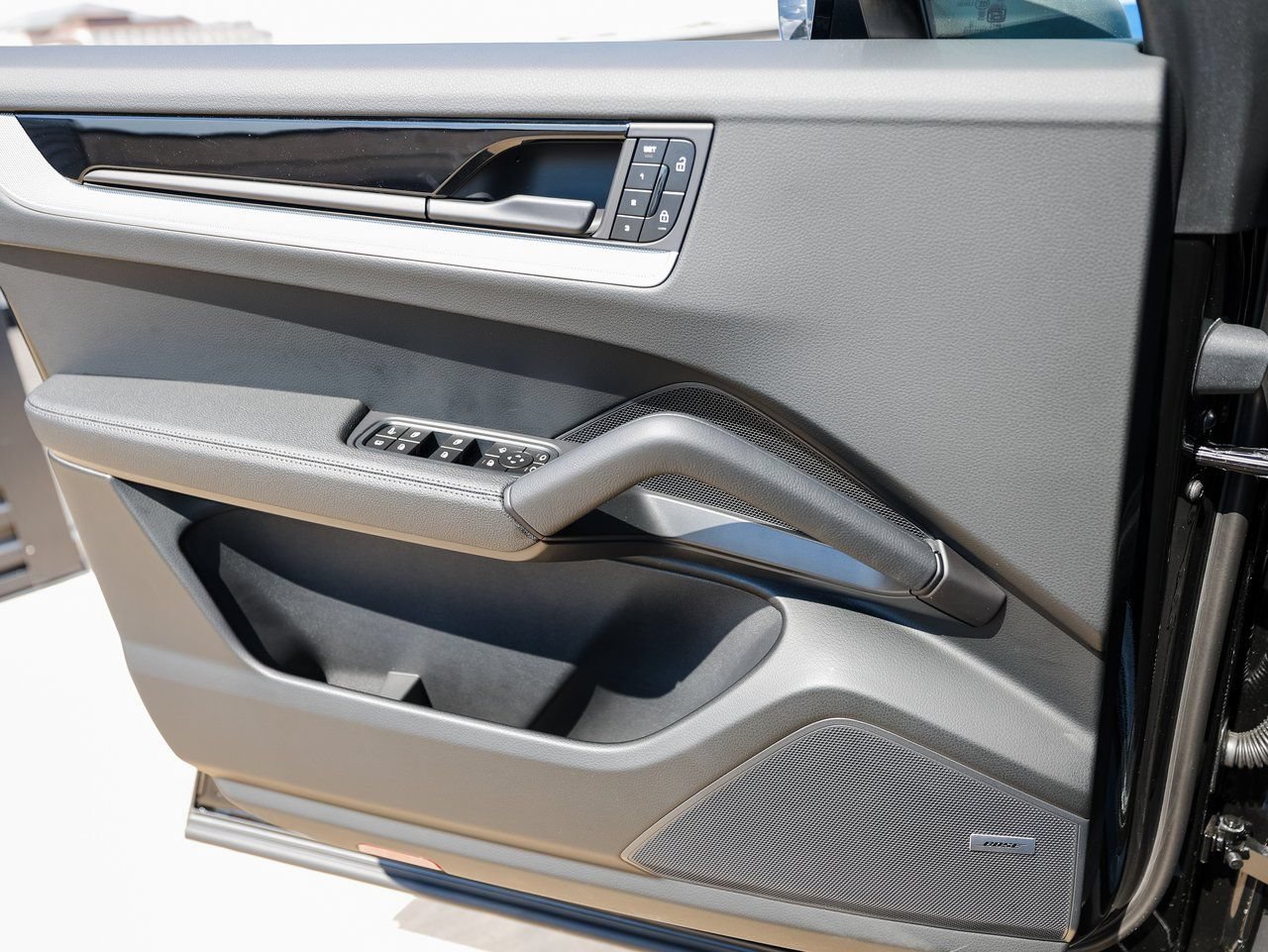 New 2026 Porsche Cayenne E-Hybrid Coupe AWD/4WD image 23