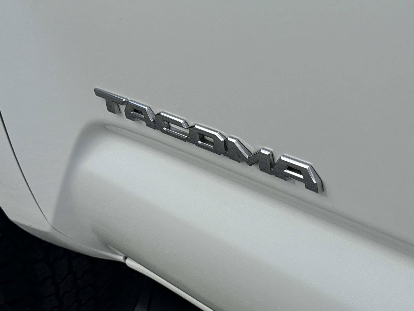 Used 2022 Toyota Tacoma SR5 RWD image 7
