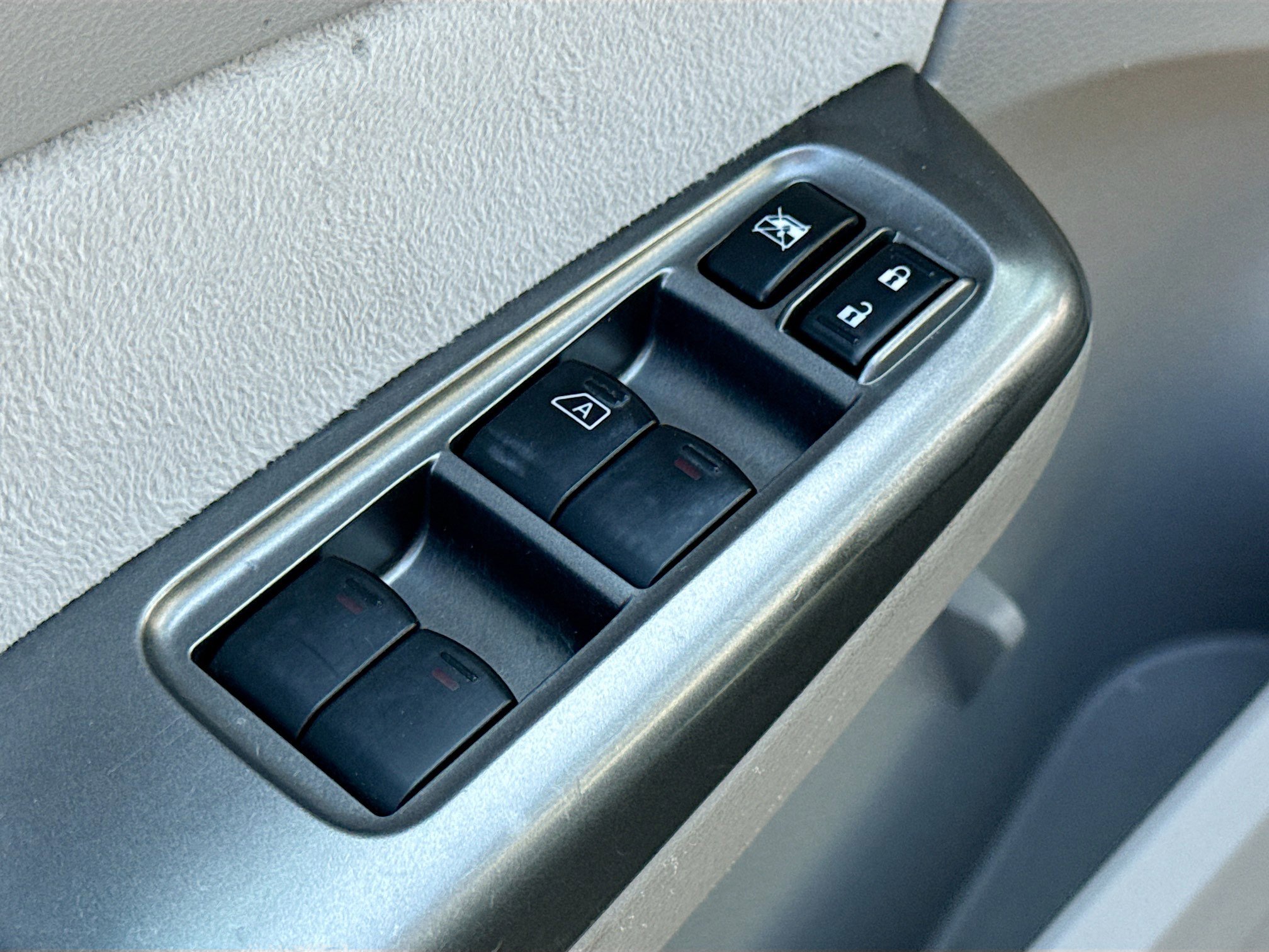 Used 2012 Subaru Forester 2.5X Limited image 8