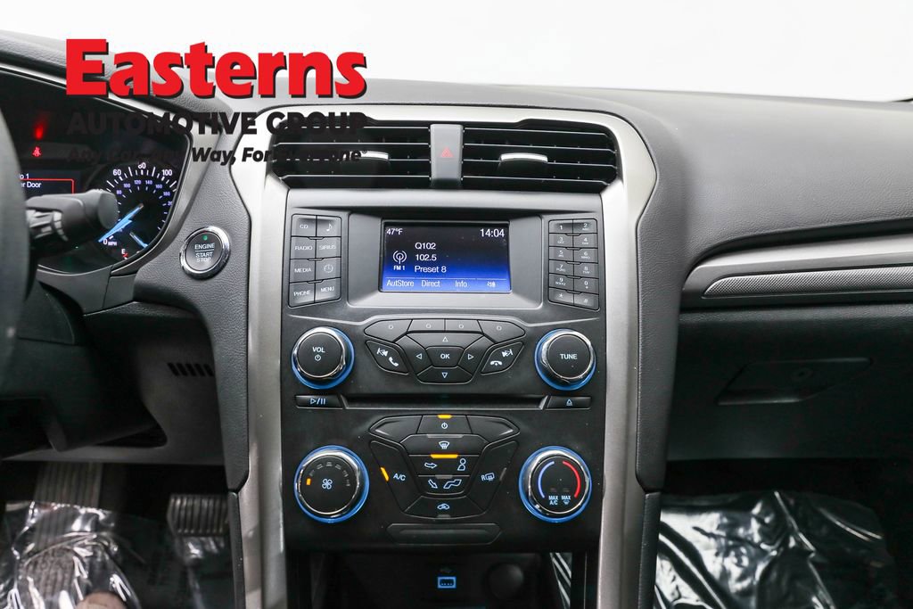 Used 2018 Ford Fusion SE image 12