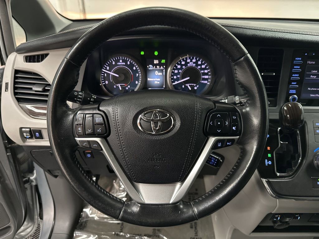 Used 2019 Toyota Sienna XLE FWD image 13