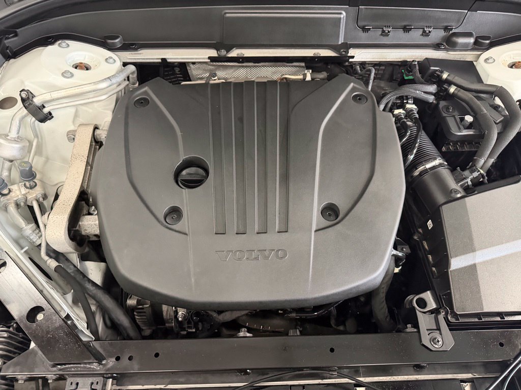 Used 2022 Volvo XC60 B5 Momentum AWD/4WD image 9