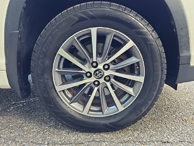 Used 2018 Toyota Highlander XLE AWD/4WD image 26