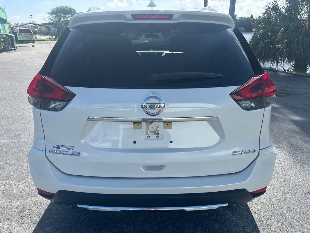 Used 2018 Nissan Rogue SV image 5