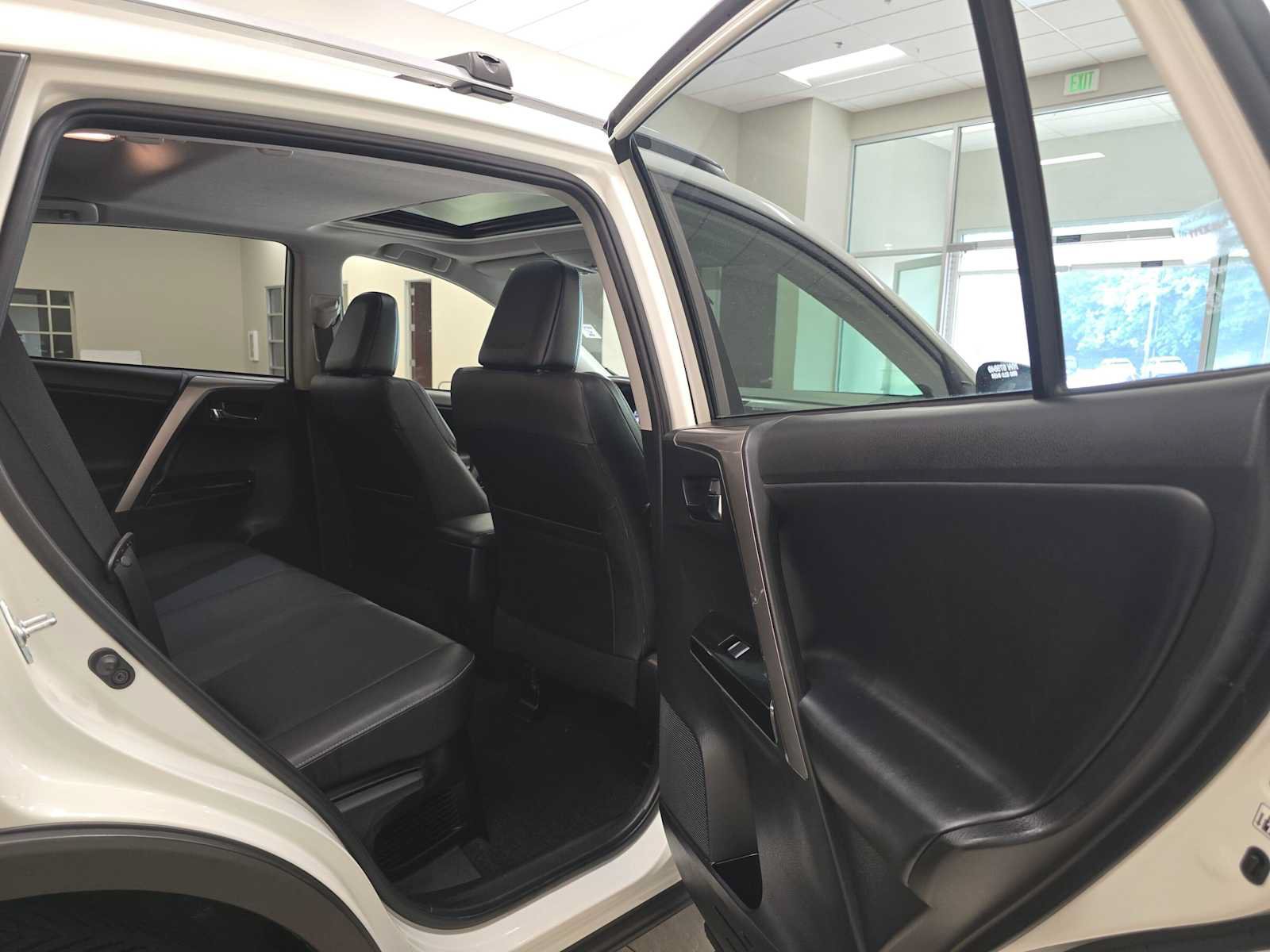 Used 2018 Toyota RAV4 Limited AWD/4WD image 25