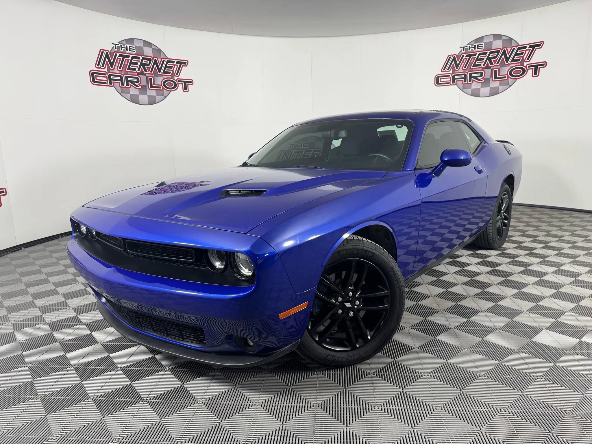 Used 2019 Dodge Challenger SXT w/ Driver Convenience Group image 1
