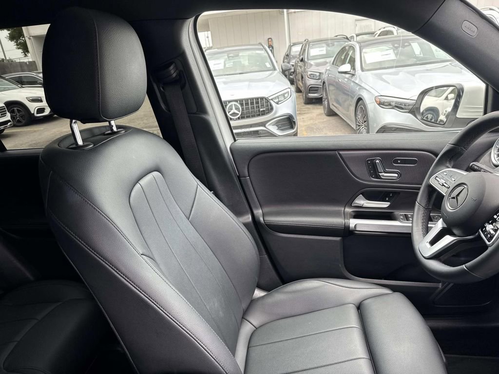 Used 2022 Mercedes-Benz GLB 250 image 11