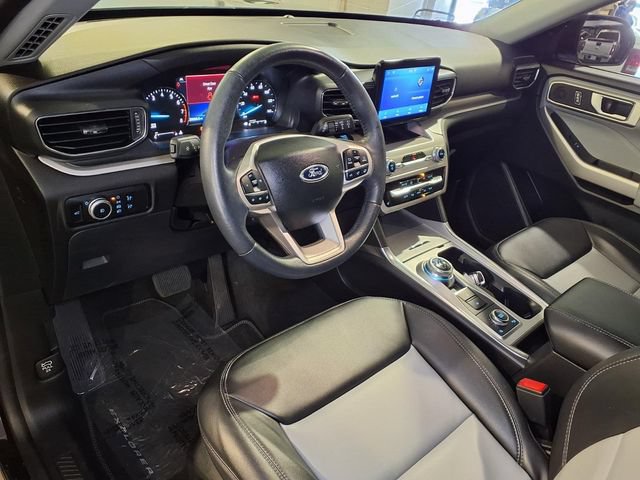 Used 2023 Ford Explorer XLT w/ Equipment Group 202A AWD/4WD image 4