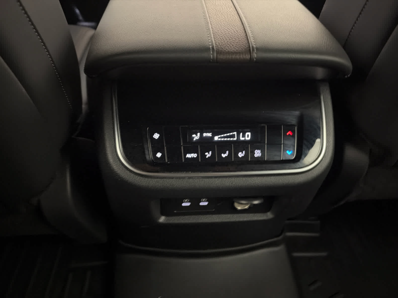 Certified 2025 Nissan Armada SL w/ Captain's Chari Seat Package RWD image 22