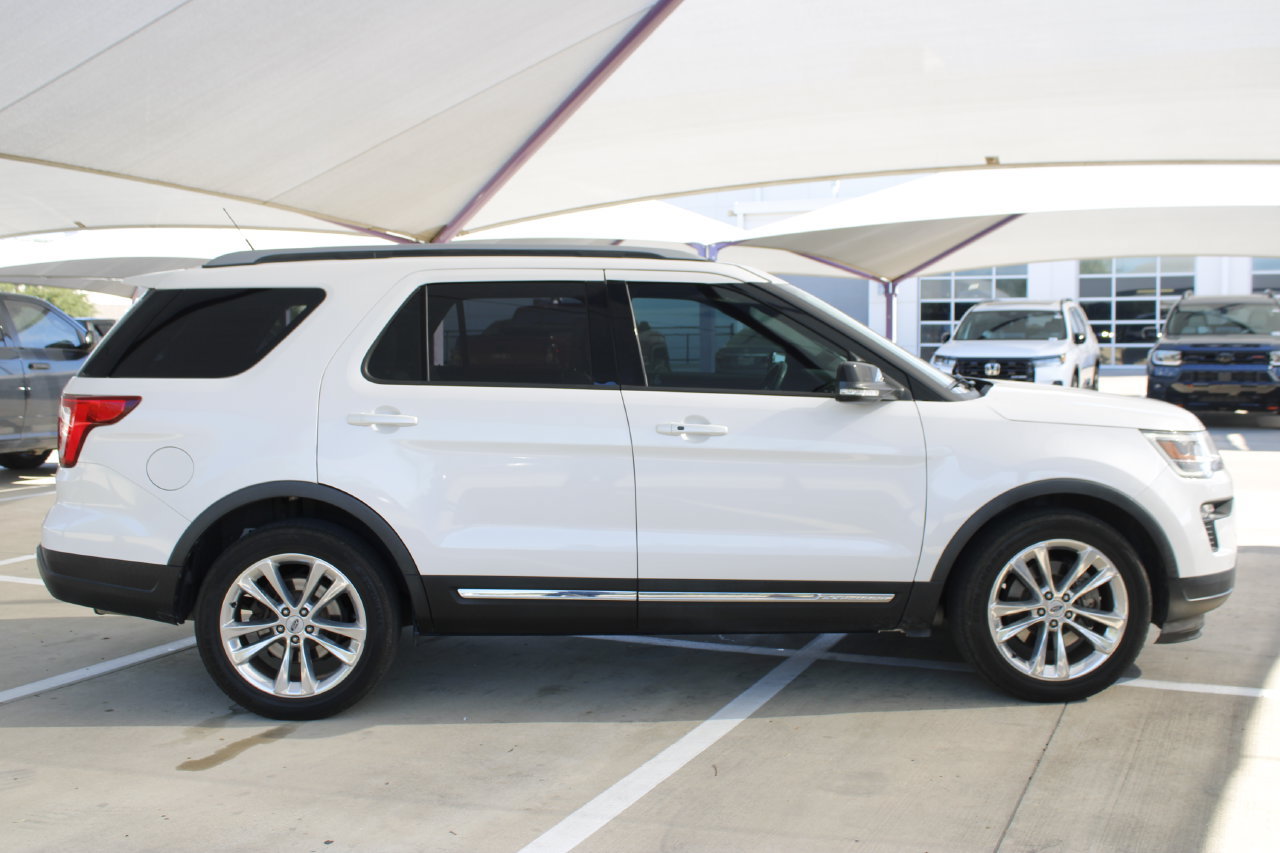 Used 2018 Ford Explorer XLT w/ Equipment Group 202A FWD image 8