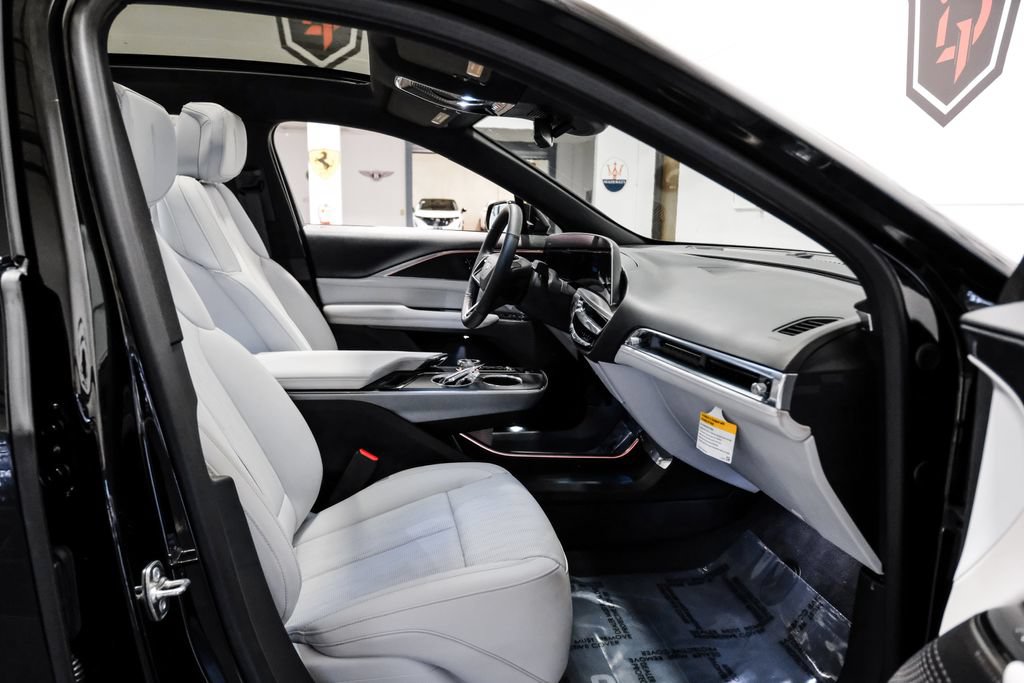 Used 2024 Cadillac Lyriq Sport AWD/4WD image 34