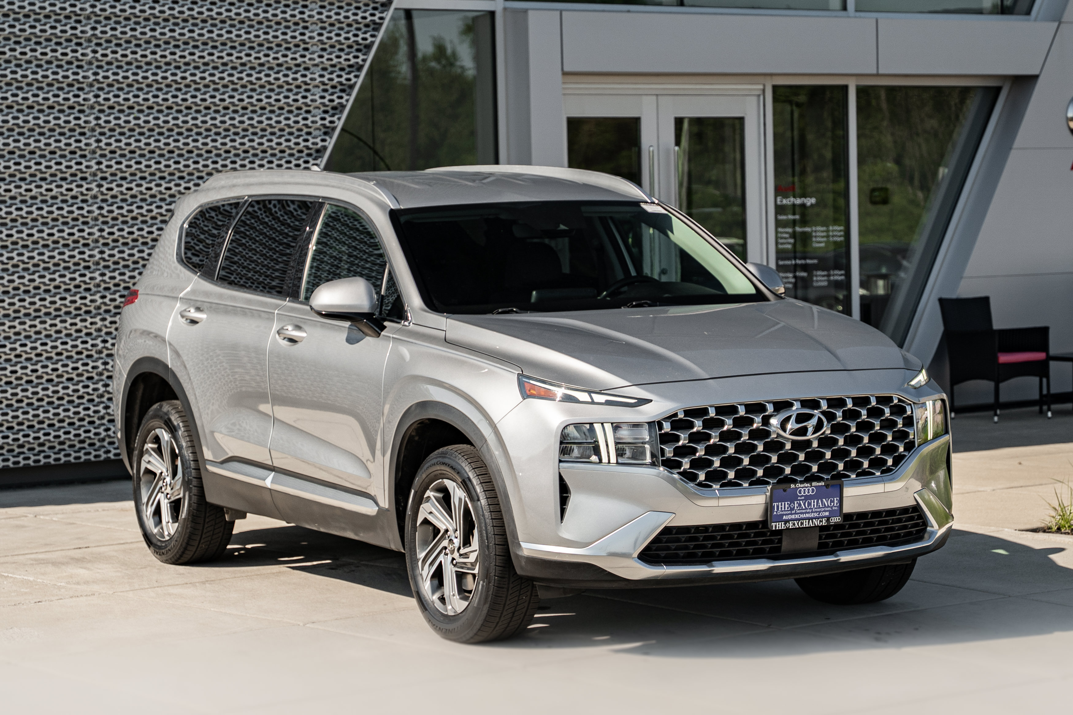 Used 2021 Hyundai Santa Fe SEL w/ Cargo Package AWD/4WD image 2
