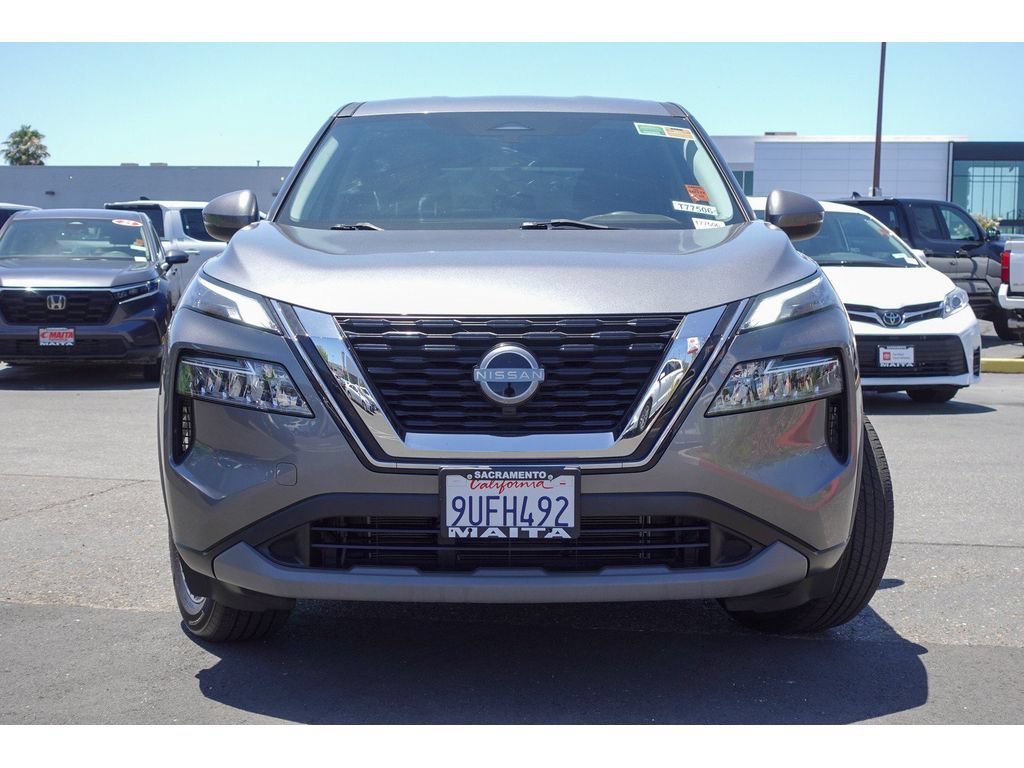 Used 2022 Nissan Rogue SV FWD image 3