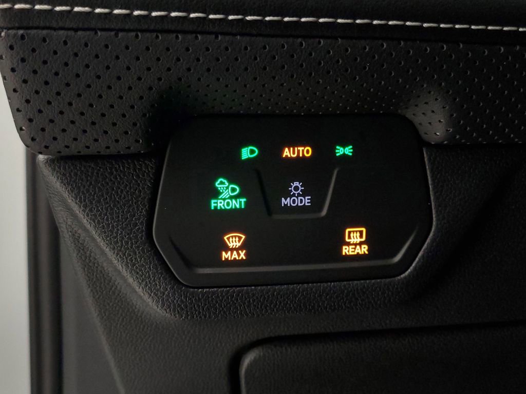 Used 2025 Volkswagen Atlas SE image 12