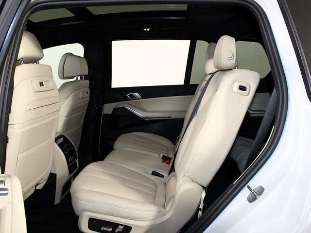 Used 2022 BMW X7 xDrive40i w/ Executive Package AWD/4WD image 23