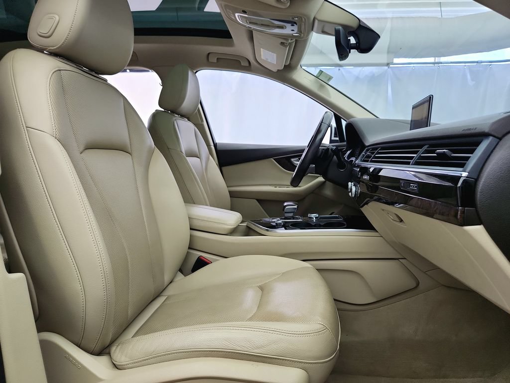Used 2018 Audi Q7 3.0T Prestige w/ Prestige Package AWD/4WD image 34