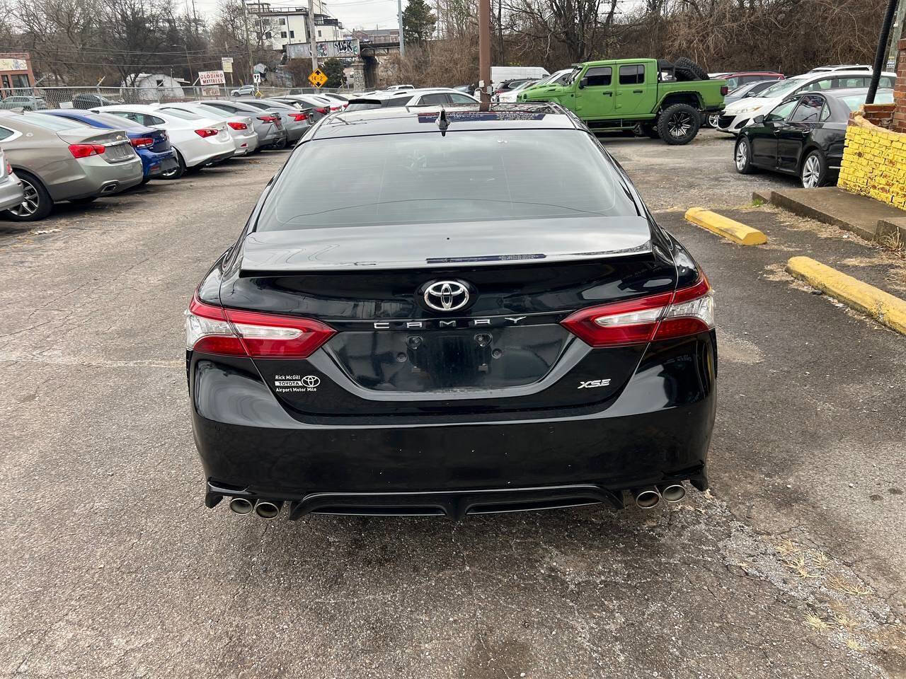 Used 2018 Toyota Camry XSE image 4