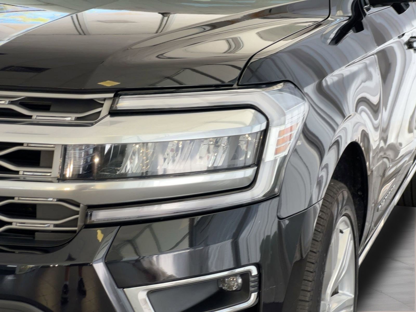 Used 2024 Ford Expedition Max Platinum image 11