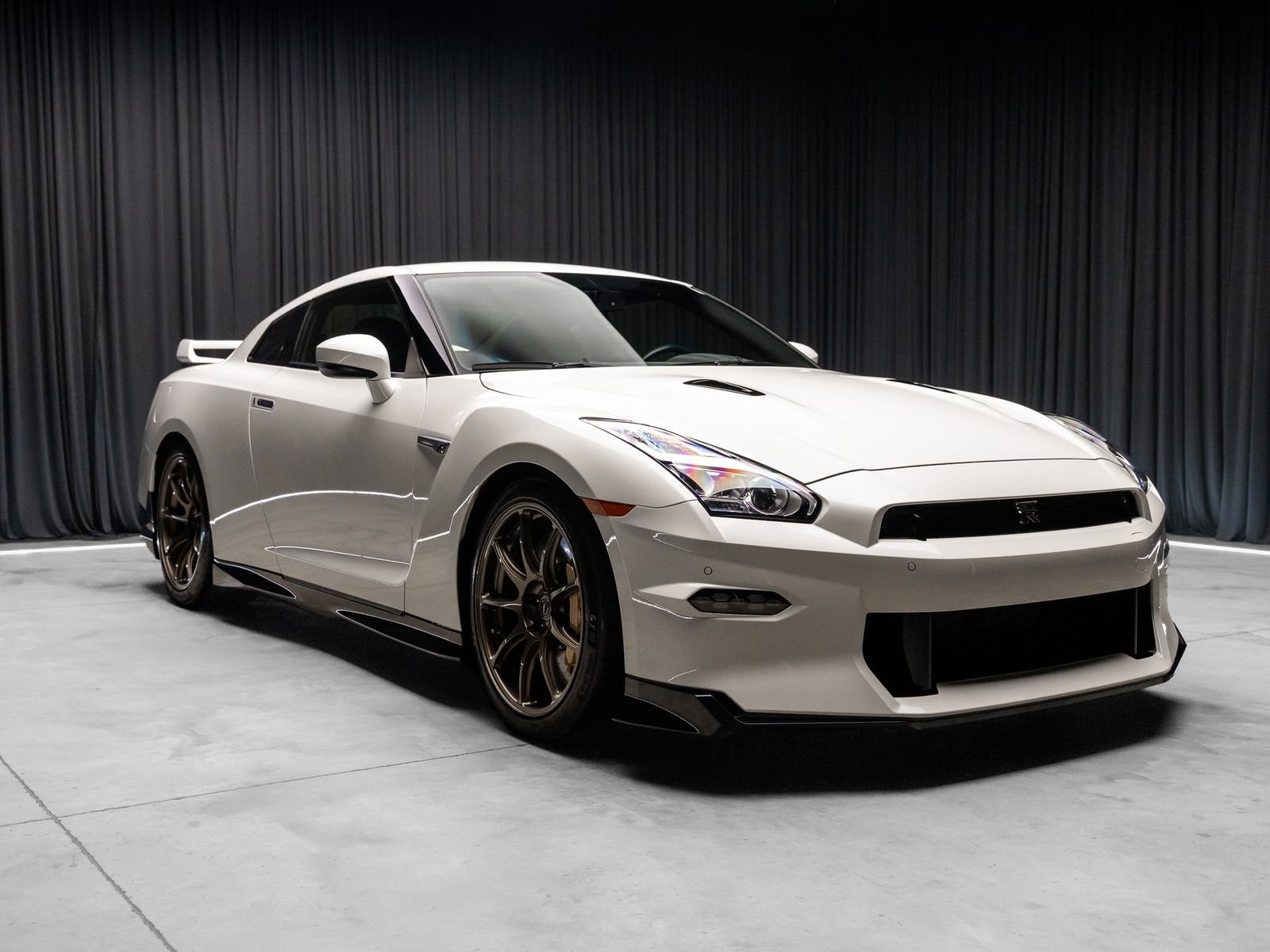 Used 2024 Nissan GT-R w/ Floor Mat Package AWD/4WD image 15