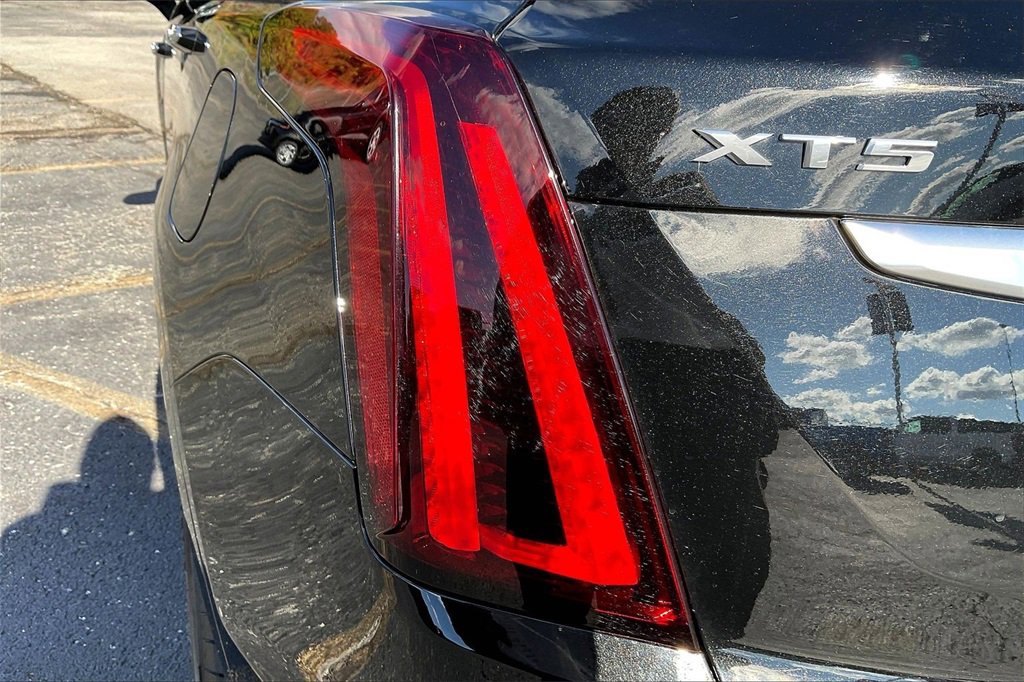 Used 2022 Cadillac XT5 Premium Luxury w/ LPO, Floor Liner Package image 24