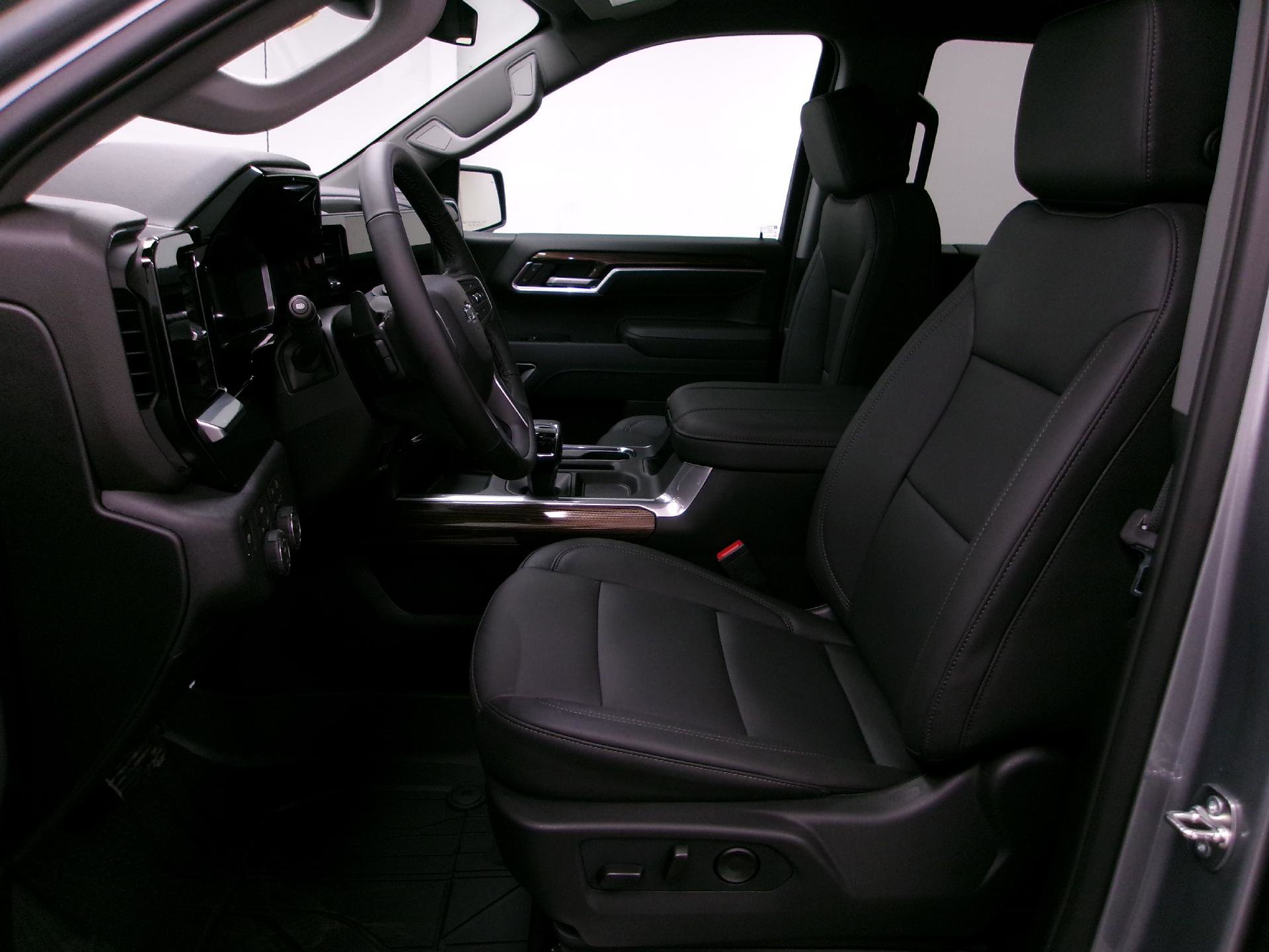 New 2026 Chevrolet Silverado 1500 RST w/ Redline Edition AWD/4WD image 9