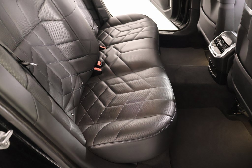 Used 2023 BMW 760i xDrive image 16