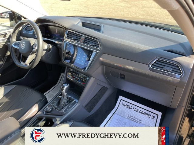 Used 2024 Volkswagen Tiguan SE AWD/4WD image 36
