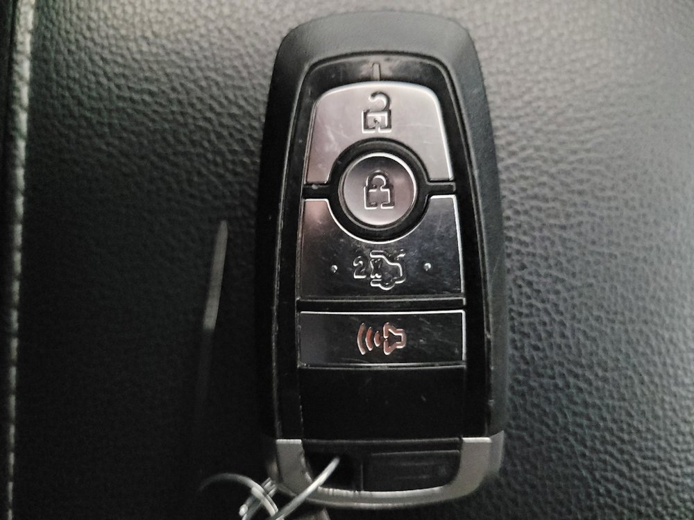 Used 2018 Ford Fusion SE w/ Fusion SE Technology Package FWD image 32