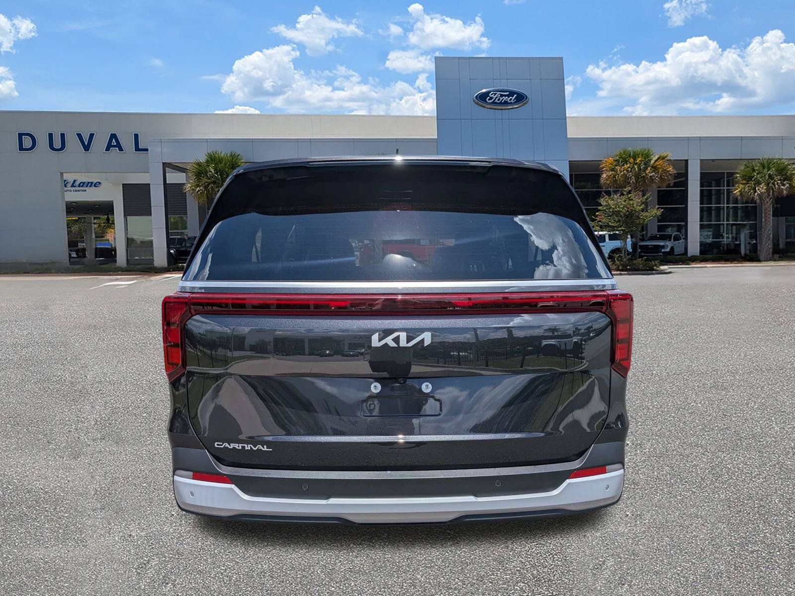 Used 2026 Kia Carnival FWD image 4