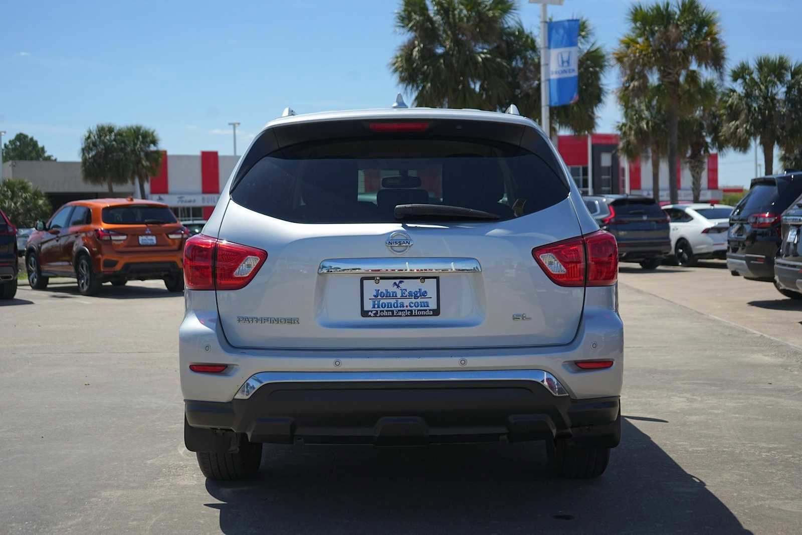Used 2019 Nissan Pathfinder SL image 5