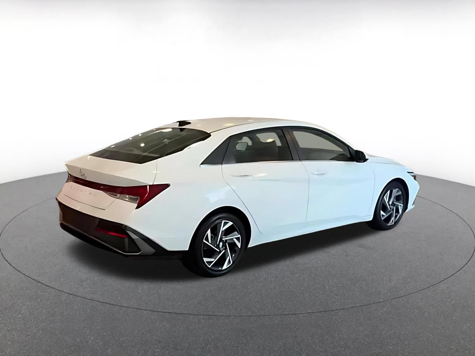 Used 2025 Hyundai Elantra SEL FWD image 11