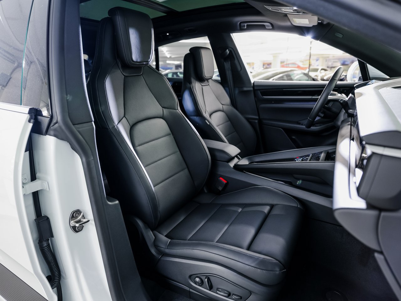 Certified 2026 Porsche Macan Electric RWD image 30