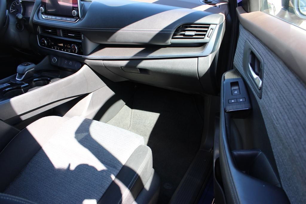 Used 2023 Nissan Rogue SV AWD/4WD image 36