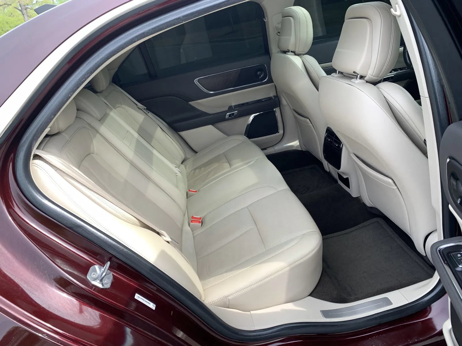 Used 2020 Lincoln Continental w/ Premium Package FWD image 31