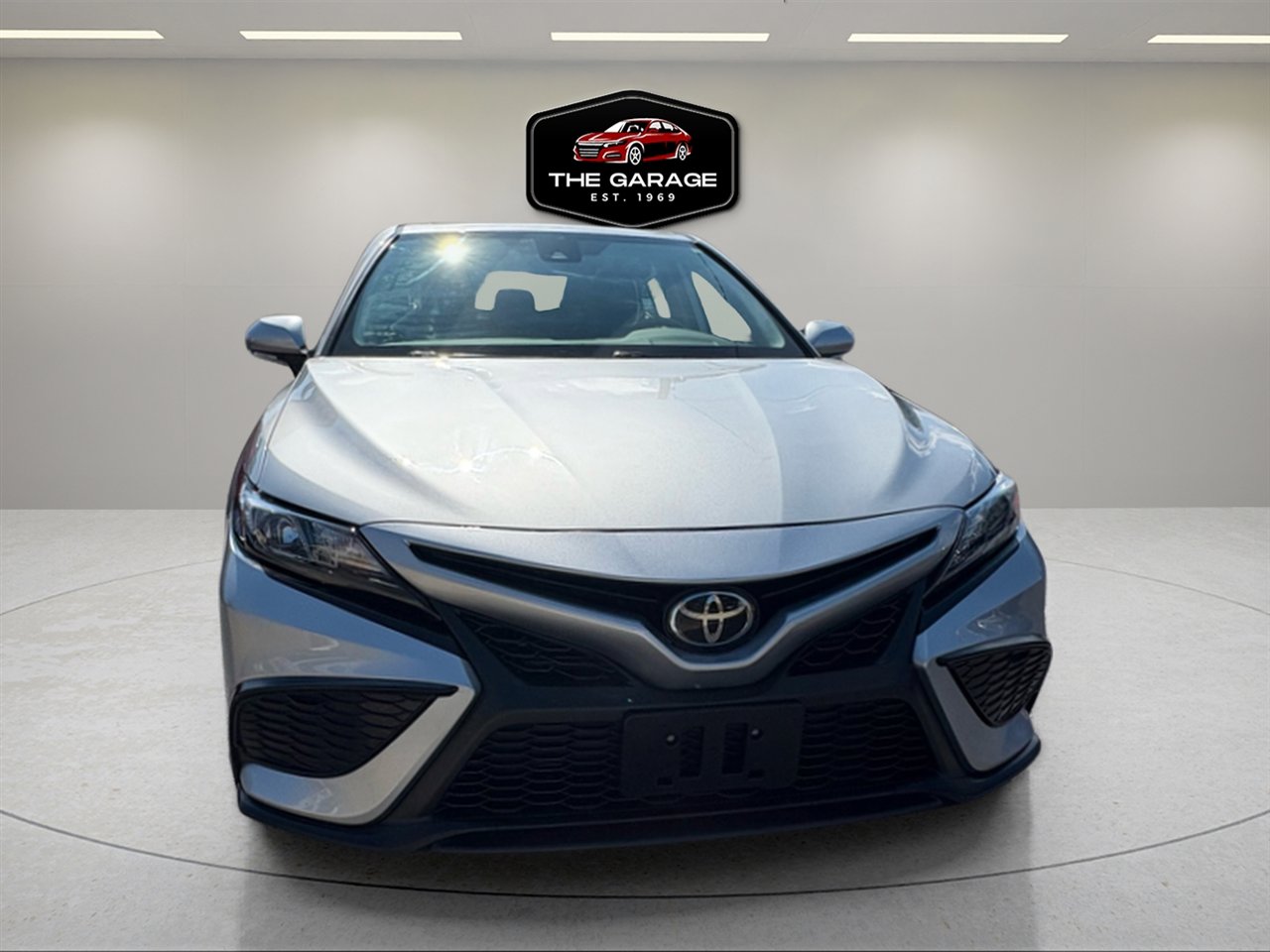 Used 2022 Toyota Camry SE w/ Cold Weather Package image 11