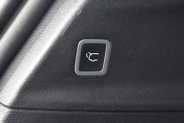 Used 2019 Chrysler Pacifica Touring Plus w/ S Appearance Package FWD image 17