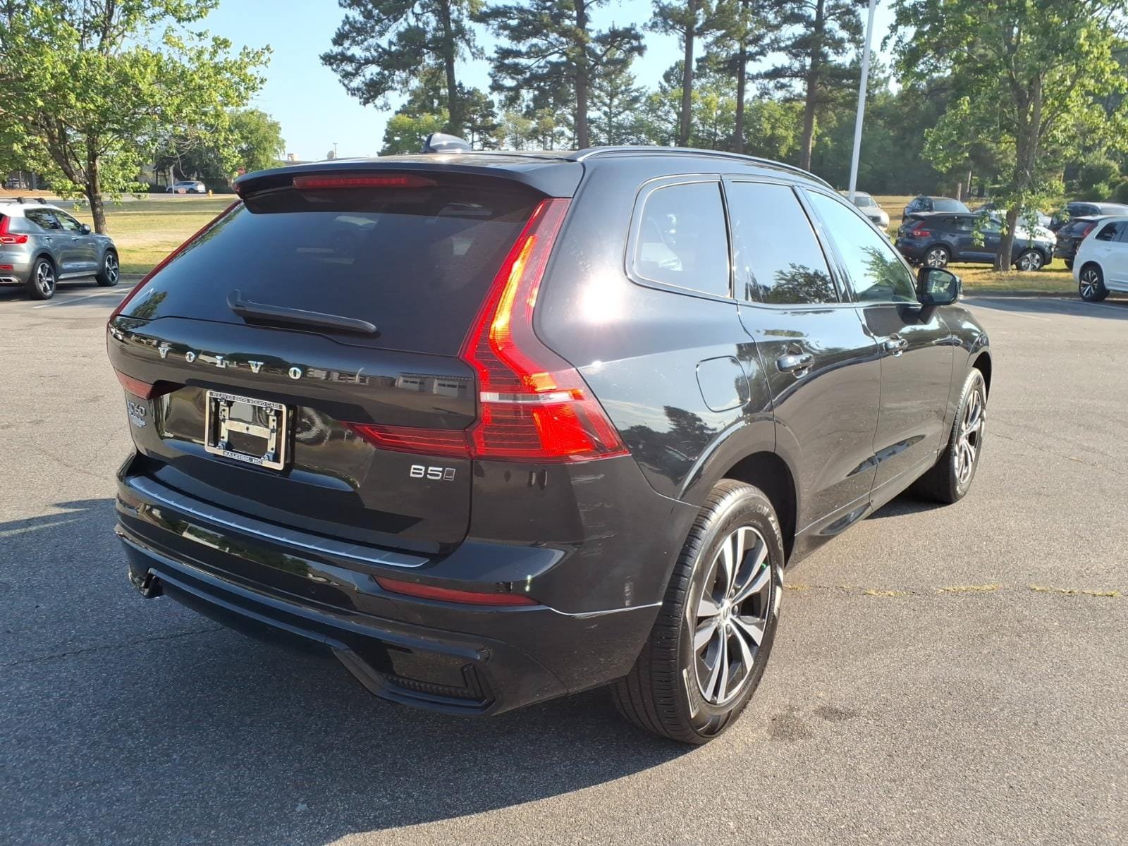 Certified 2024 Volvo XC60 B5 Core w/ Climate Package AWD/4WD image 3