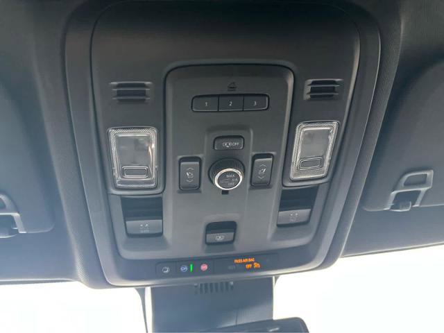 Used 2023 Chevrolet Suburban RST w/ Luxury Package AWD/4WD image 31