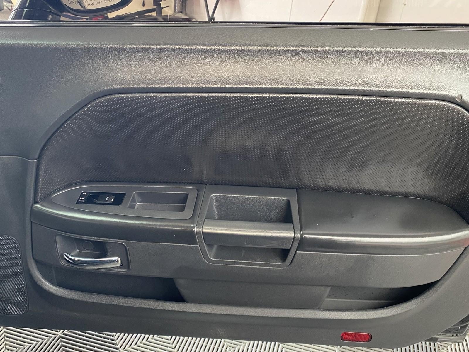 Used 2013 Dodge Challenger SXT RWD image 7