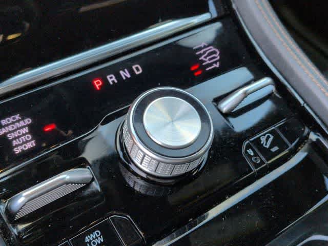 Used 2023 Jeep Grand Cherokee Summit AWD/4WD image 34