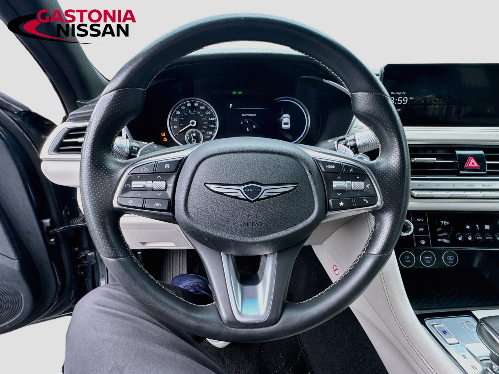 Used 2025 Genesis G70 2.5T AWD/4WD image 14